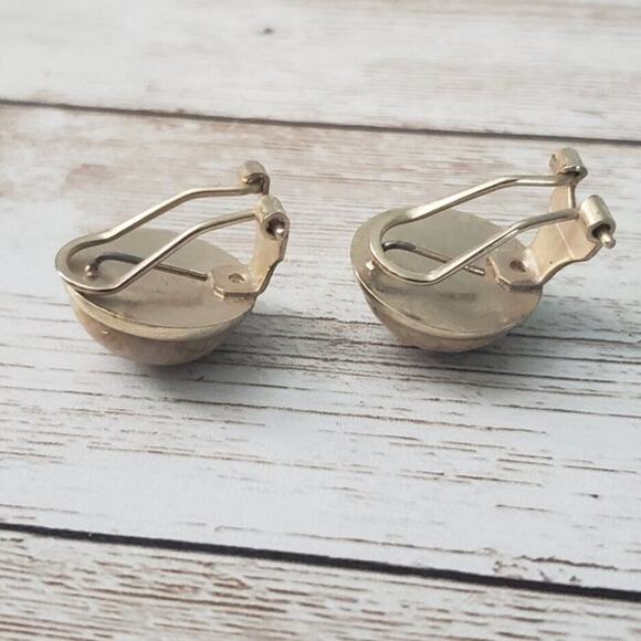 Vintage Clip On Earrings Domed Circle Beige (Folded in Pierced Earrings) - Picture 3 of 4